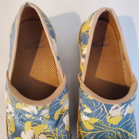 Dansko tropical floral canvas clogs - Picture 6 of 9
